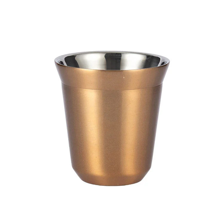 Cén Fáth a Bhfuil An Buidéal Cruach Dhosmálta A Bhfuil An oiread aird á fháil?